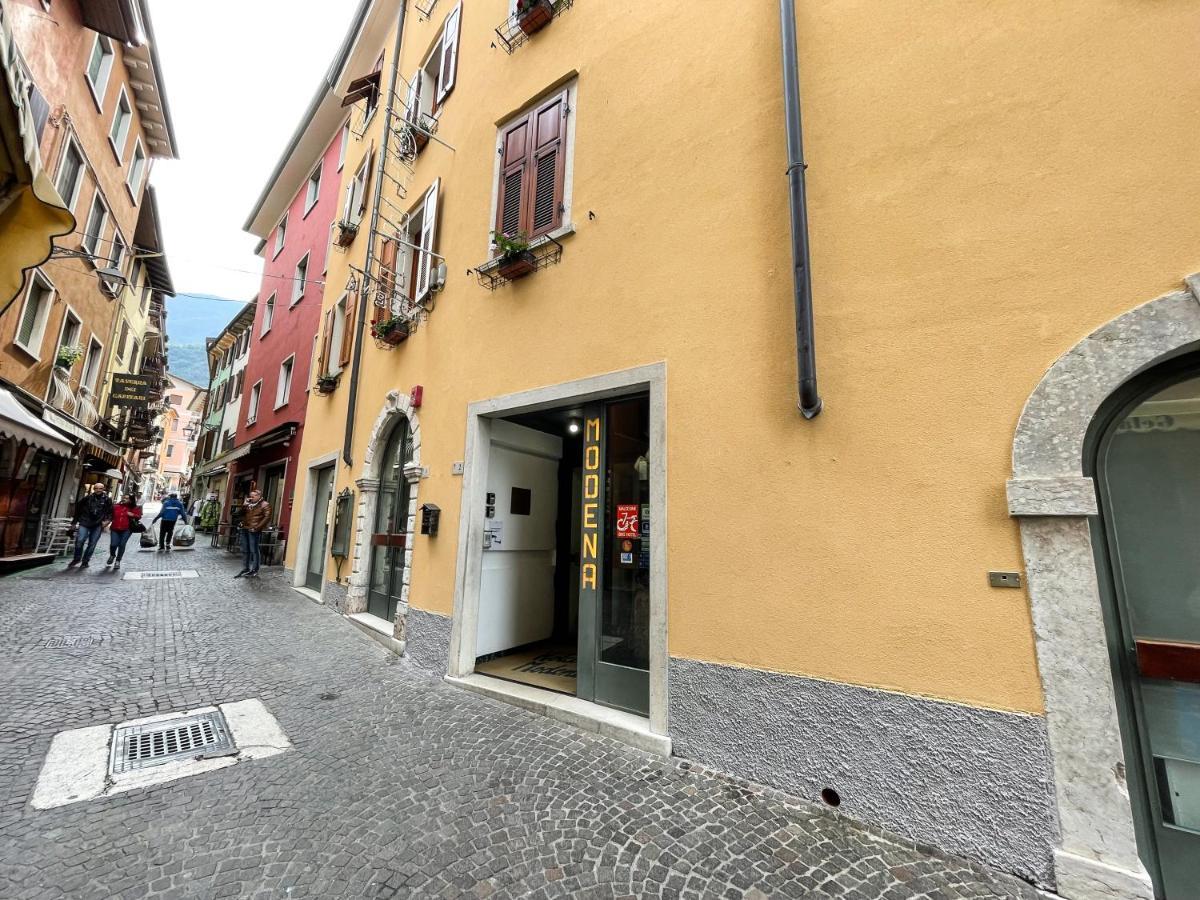 Hotel Modena Old Town Мальчезіне Екстер'єр фото