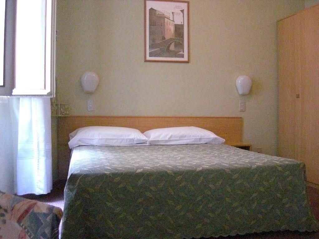 Hotel Modena Old Town Мальчезіне Екстер'єр фото
